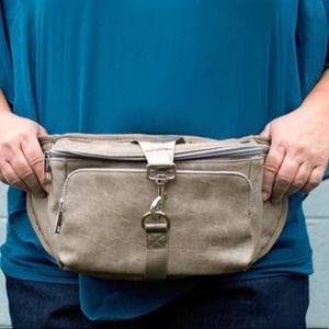 Connie and Company Assistant Camera Bag Pewter